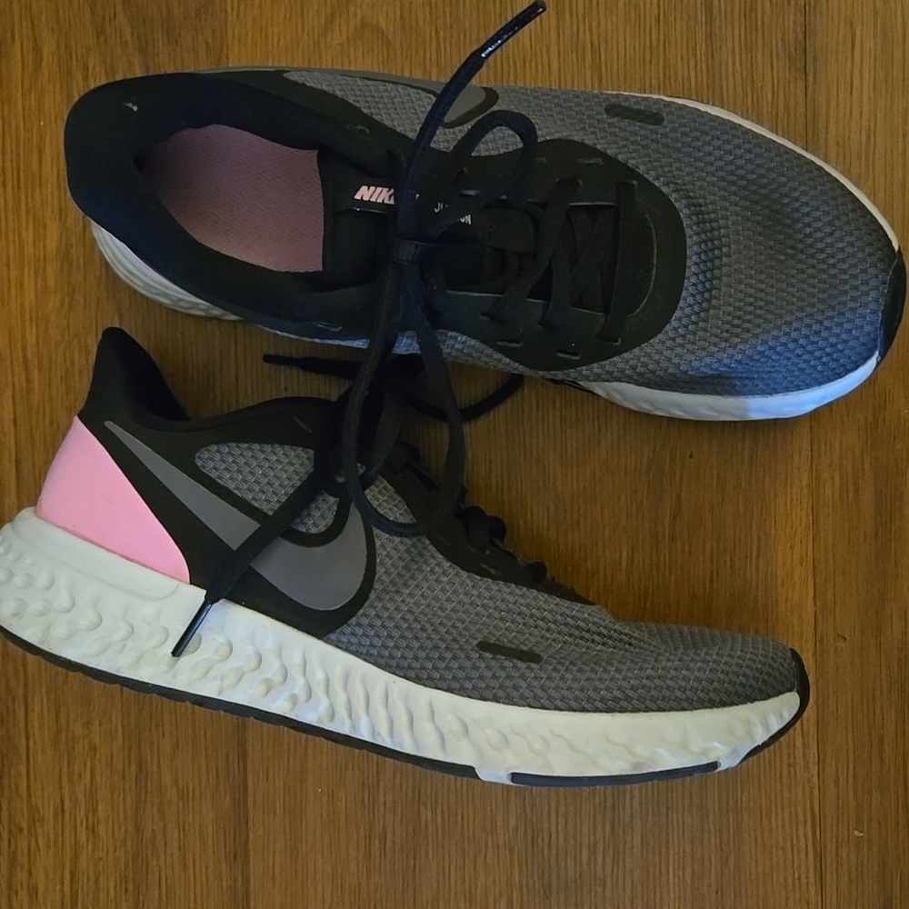 Nike Revolution Black Gray Pink Athletic Sneakers Lace Up Size 6.5 Excellent
